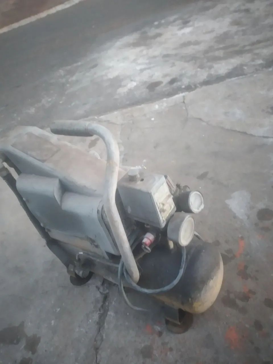 Compressor semi novo 