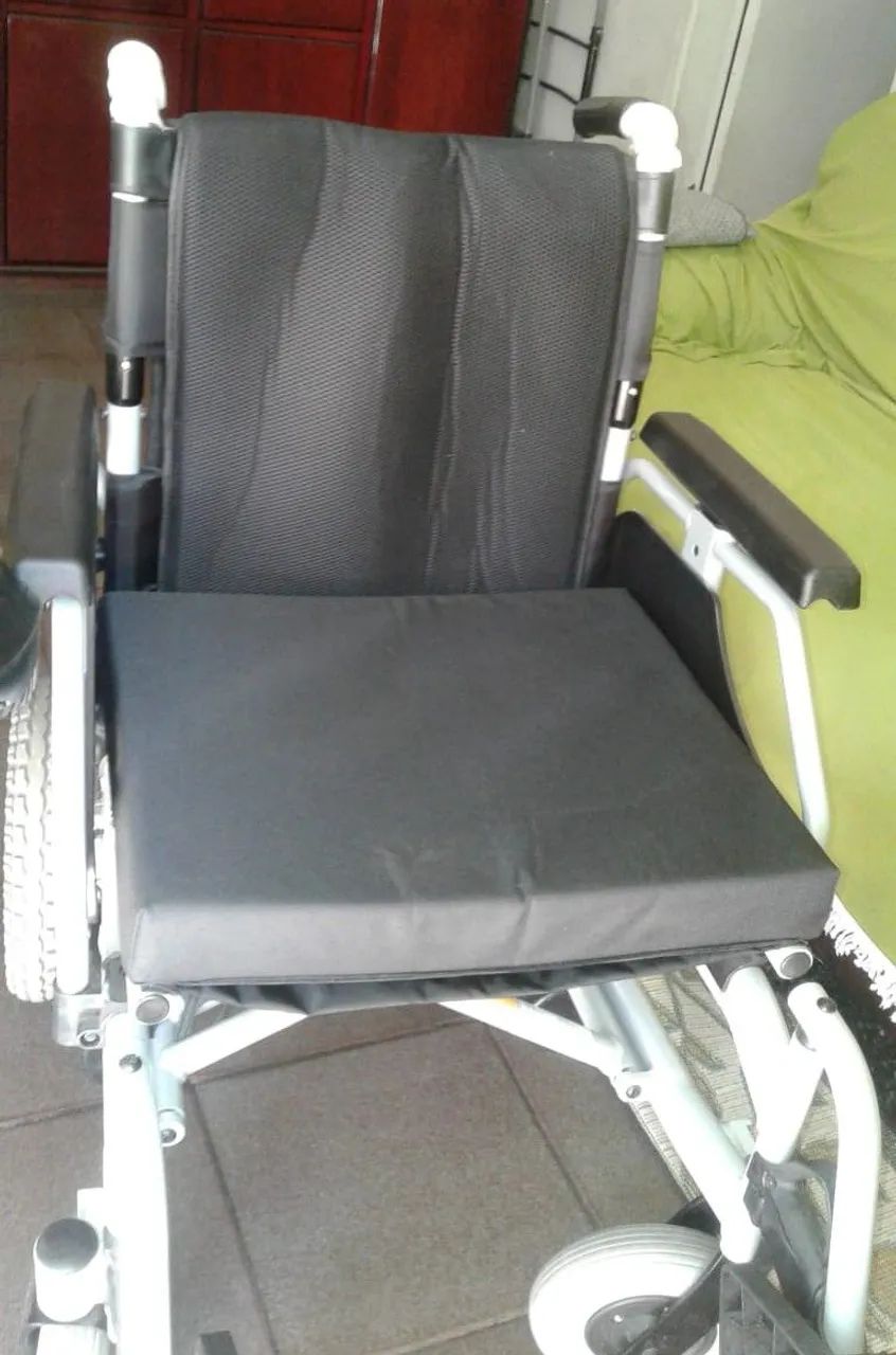 Cadeira de Rodas Motorizada - Foto 3