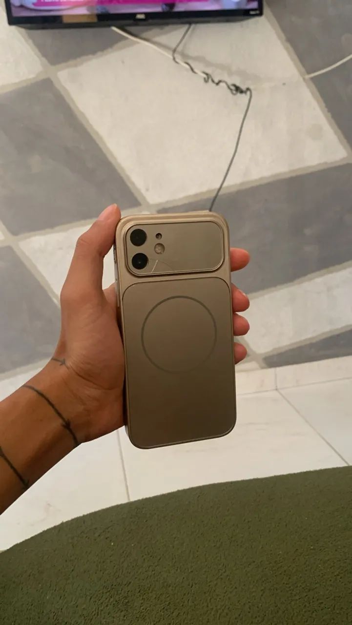 Vendo ou troco iPhone 12 branco todo original  - Foto 2