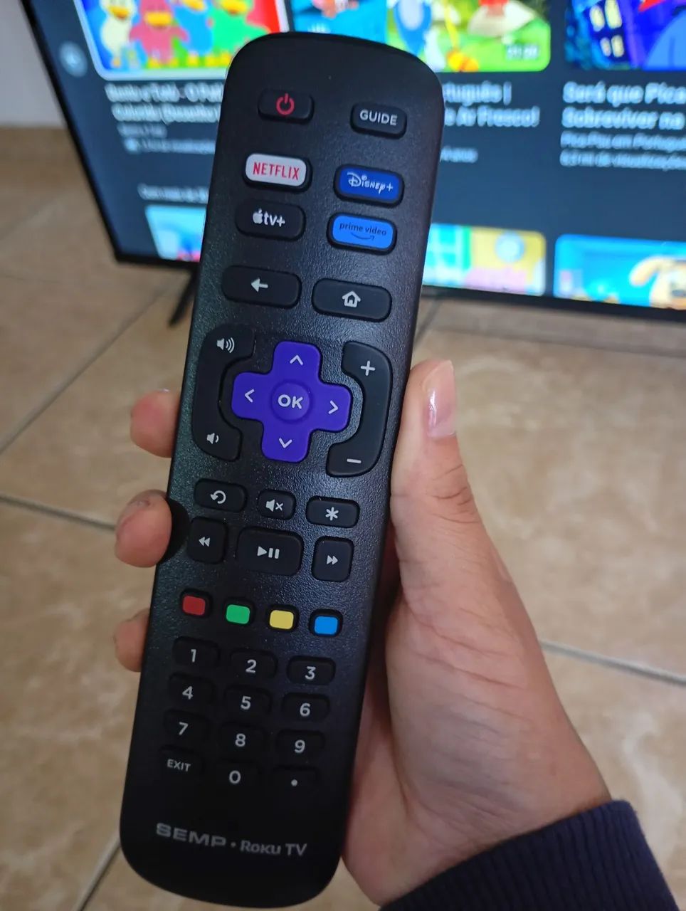 Vendo essa tv da Semp Roku 43 polegadas smart 4k  - Foto 3