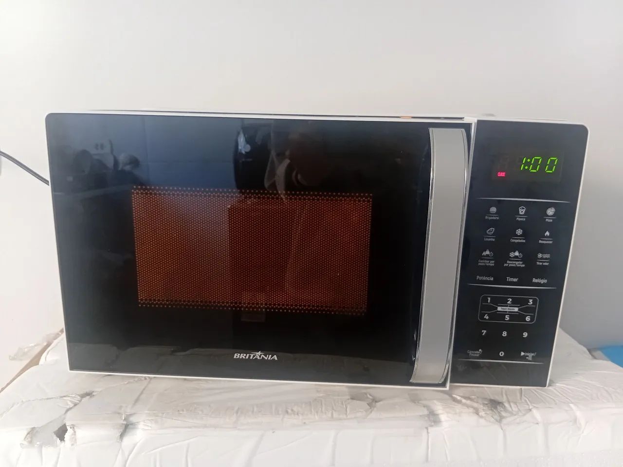 Microondas Britânia 220v com defeito - Foto 3