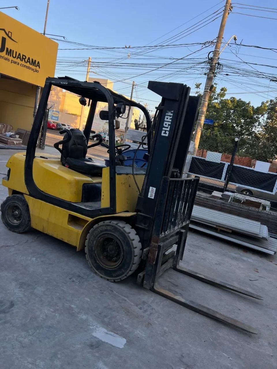 Empilhadeira Clark 2500 ton torre triplex a diesel completa - Foto 3