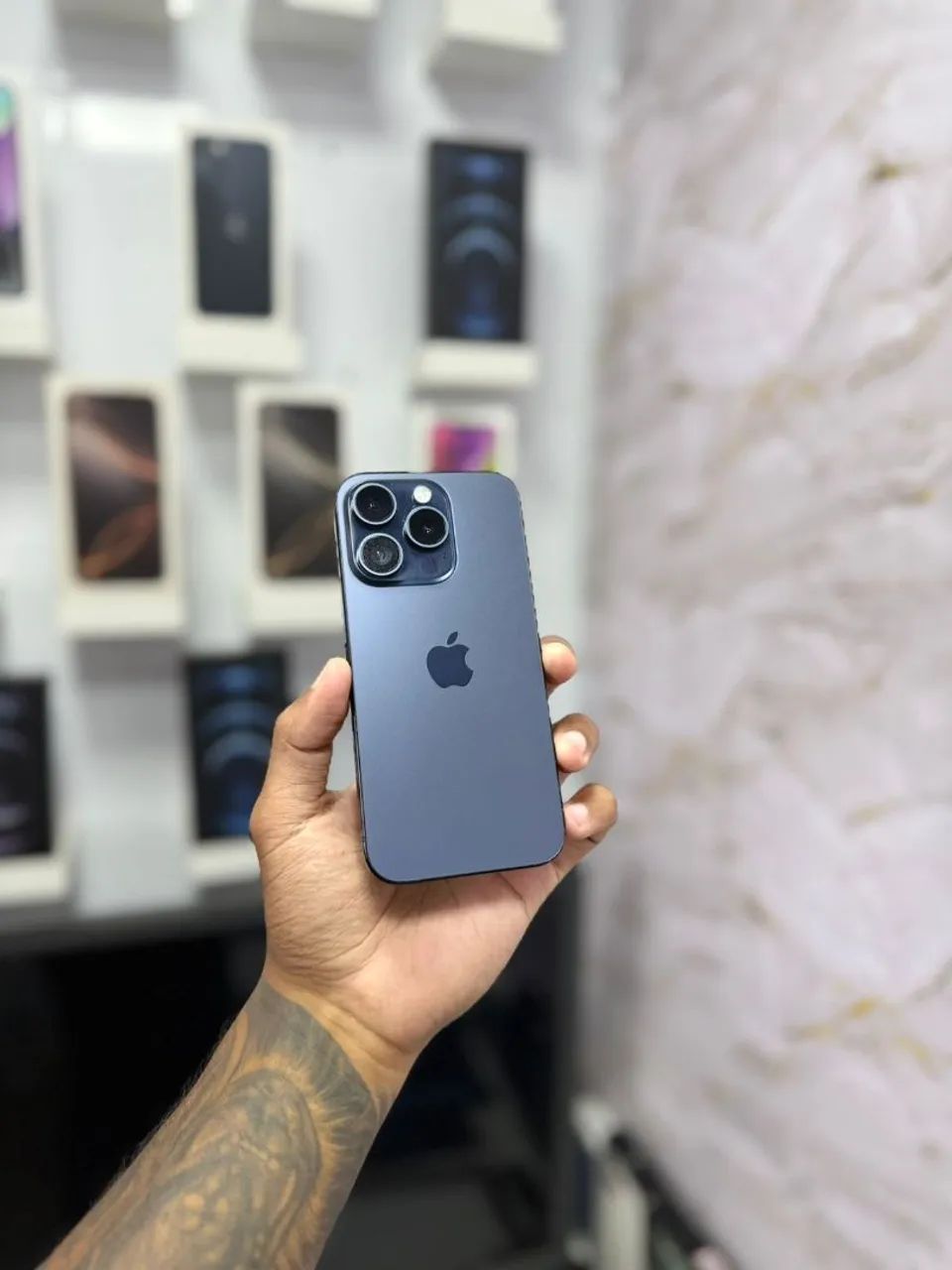 IPHONE 15 PRO 256GB AZUL<br>R$ 3.799,00