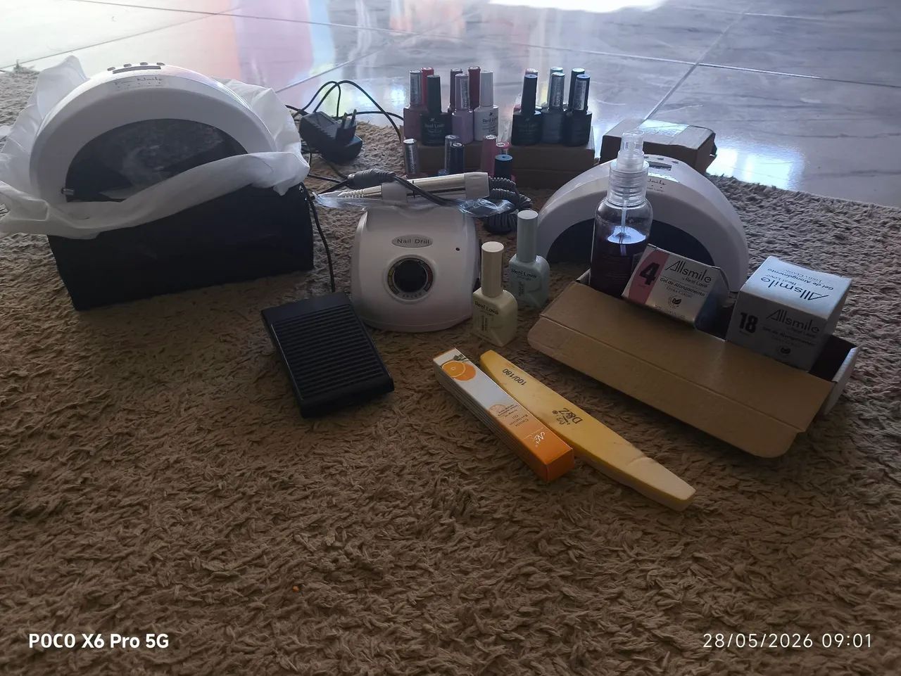 Cabine e motor de unha em gel