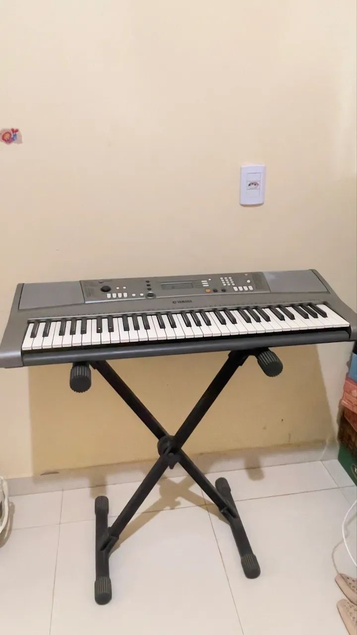 Teclado Yamaha com suporte  - Foto 3