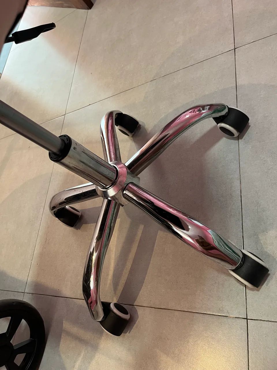 Cadeira Eiffel Slim Giratória com Estofado Penteadeira Base Cromada Evolux - Foto 4
