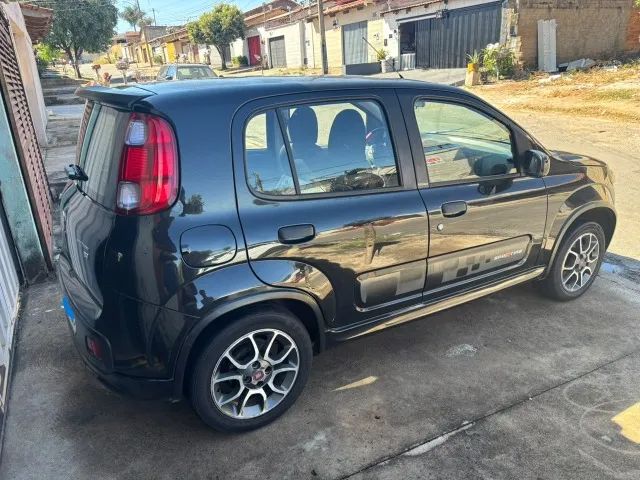 Fiat Uno Sporting 1.4 EVO Fire Flex 8V 4P 2012