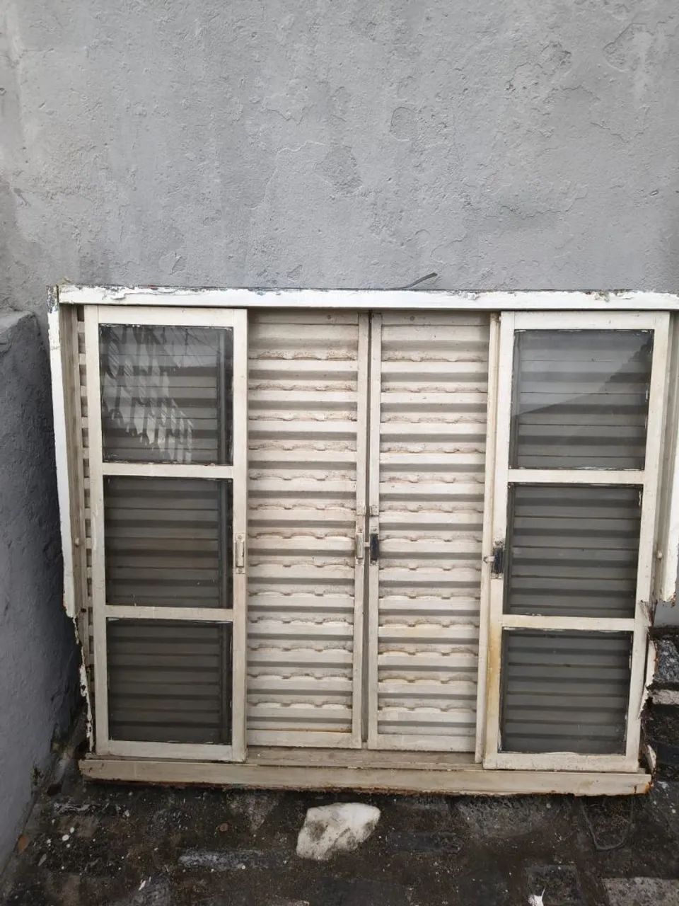Janela de ferro sasazaki 