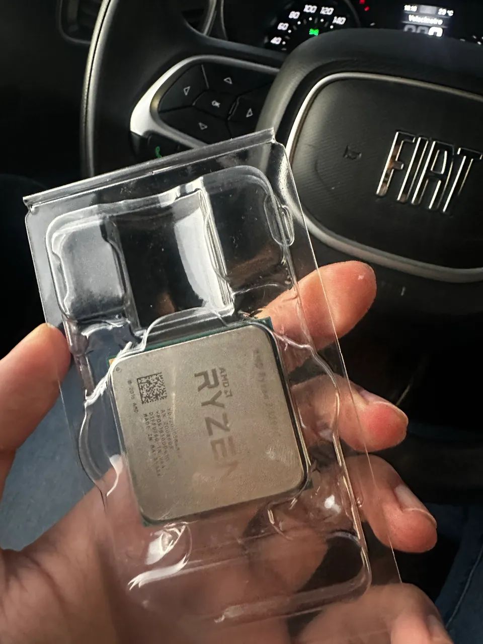 AMD RYZEN 3 3200G (  com placa integrada )