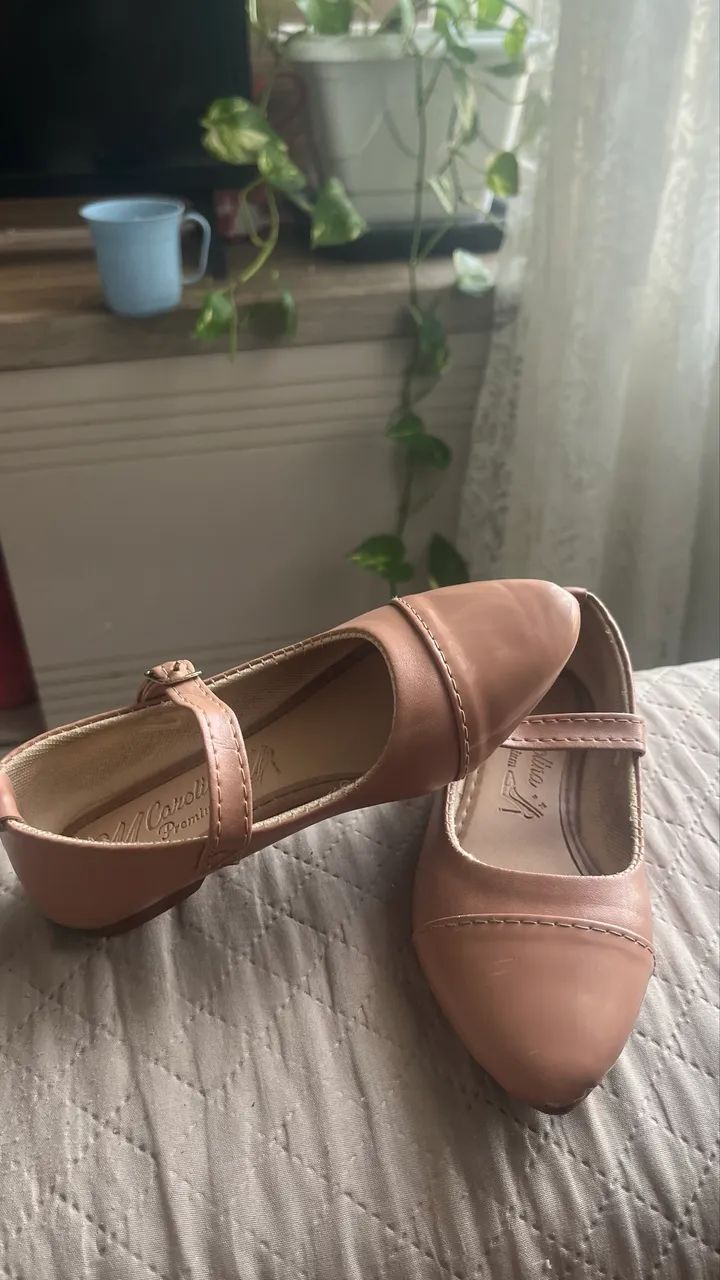 Sapatos e roupas infantis  - Foto 2