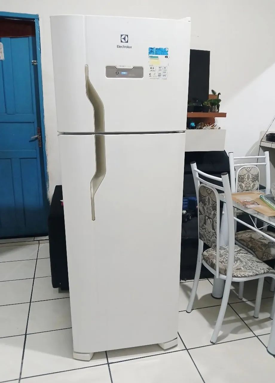 Geladeira Electrolux semi nova 