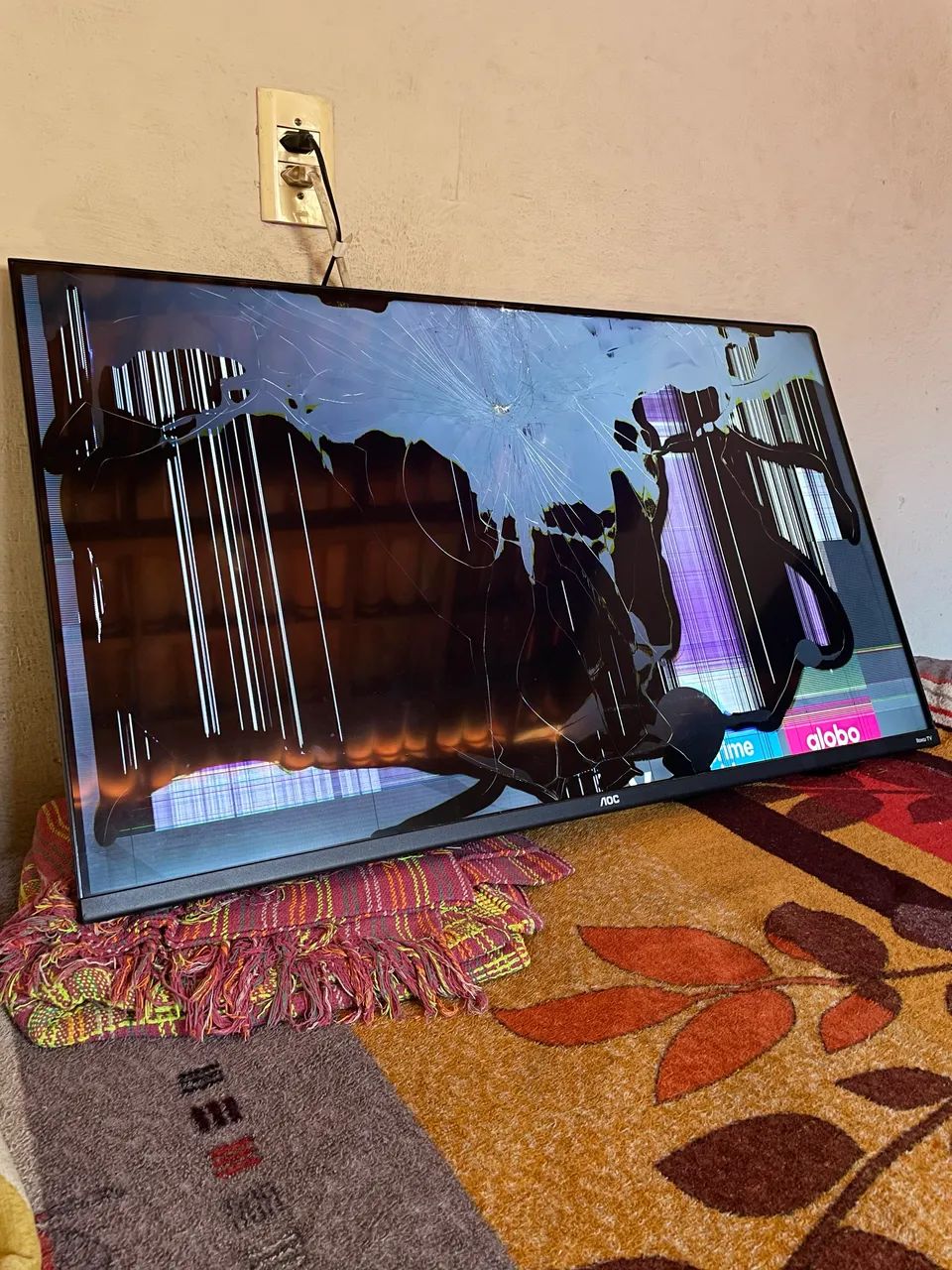 Smart TV AOC Roku 43? polegadas COM DEFEITO para retirada de peças