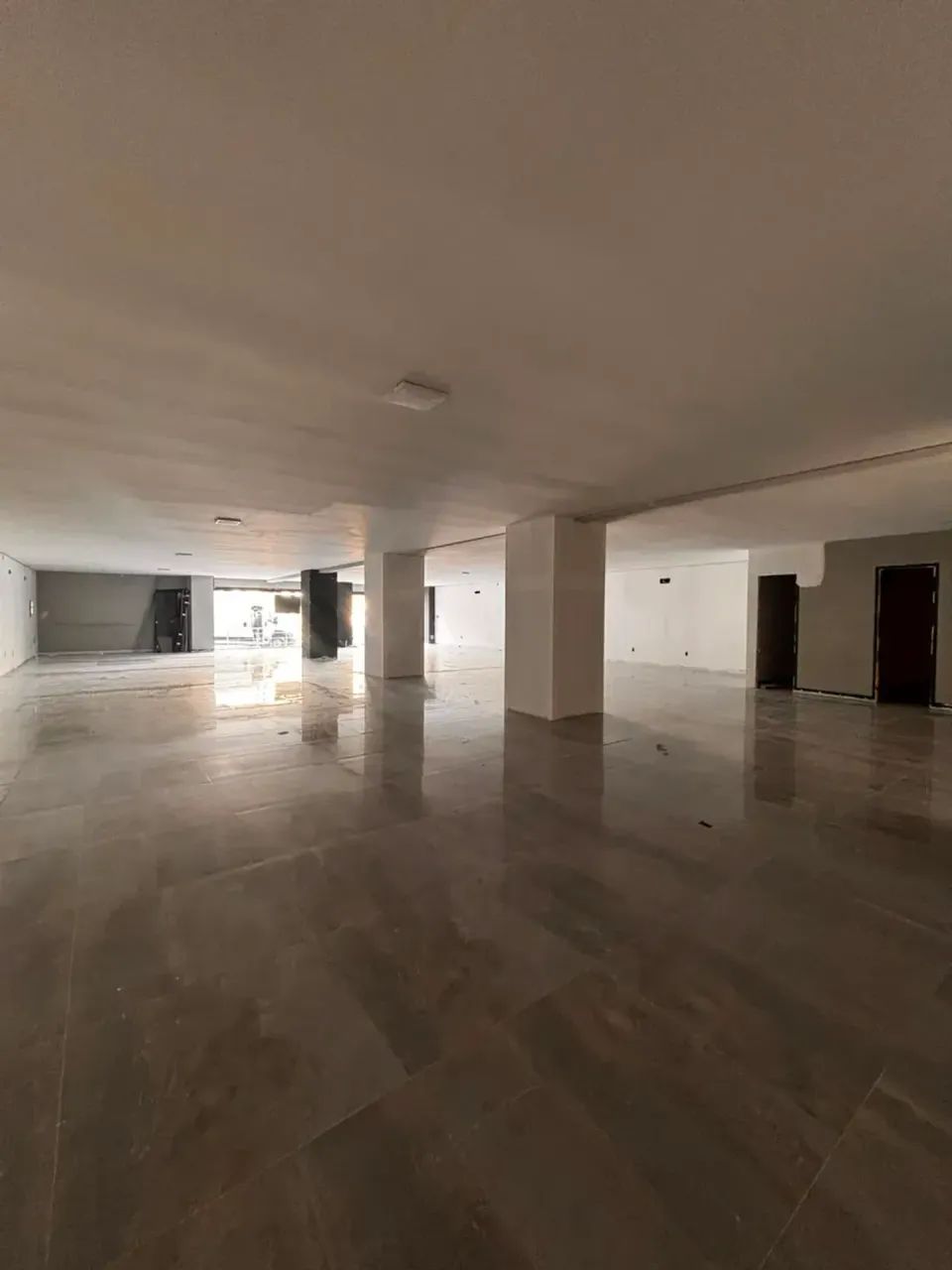 SALA COMERCIAL AMPLA COM 350M² COM POSSIBILIDADE DE AMPLIAR O ESPAÇO!!! - Foto 2
