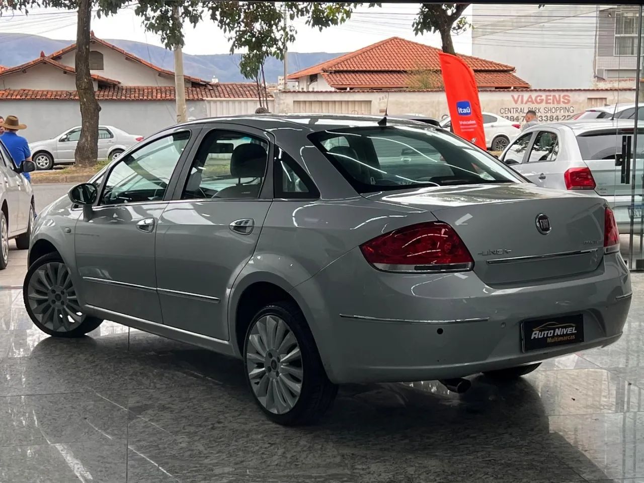 Fiat Linea Absolute 1.9/1.8 Flex Dualogic 4P 2010 - Foto 4
