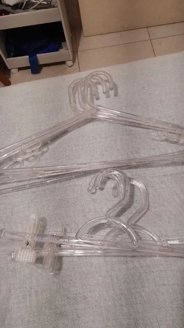 VENDO CABIDES SILHUETA VINIL E CABIDES DE ACRÍLICO  - Foto 2