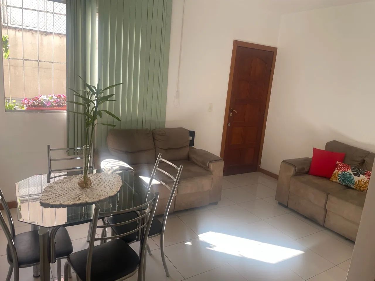 Aluga quarto no Itapoã 