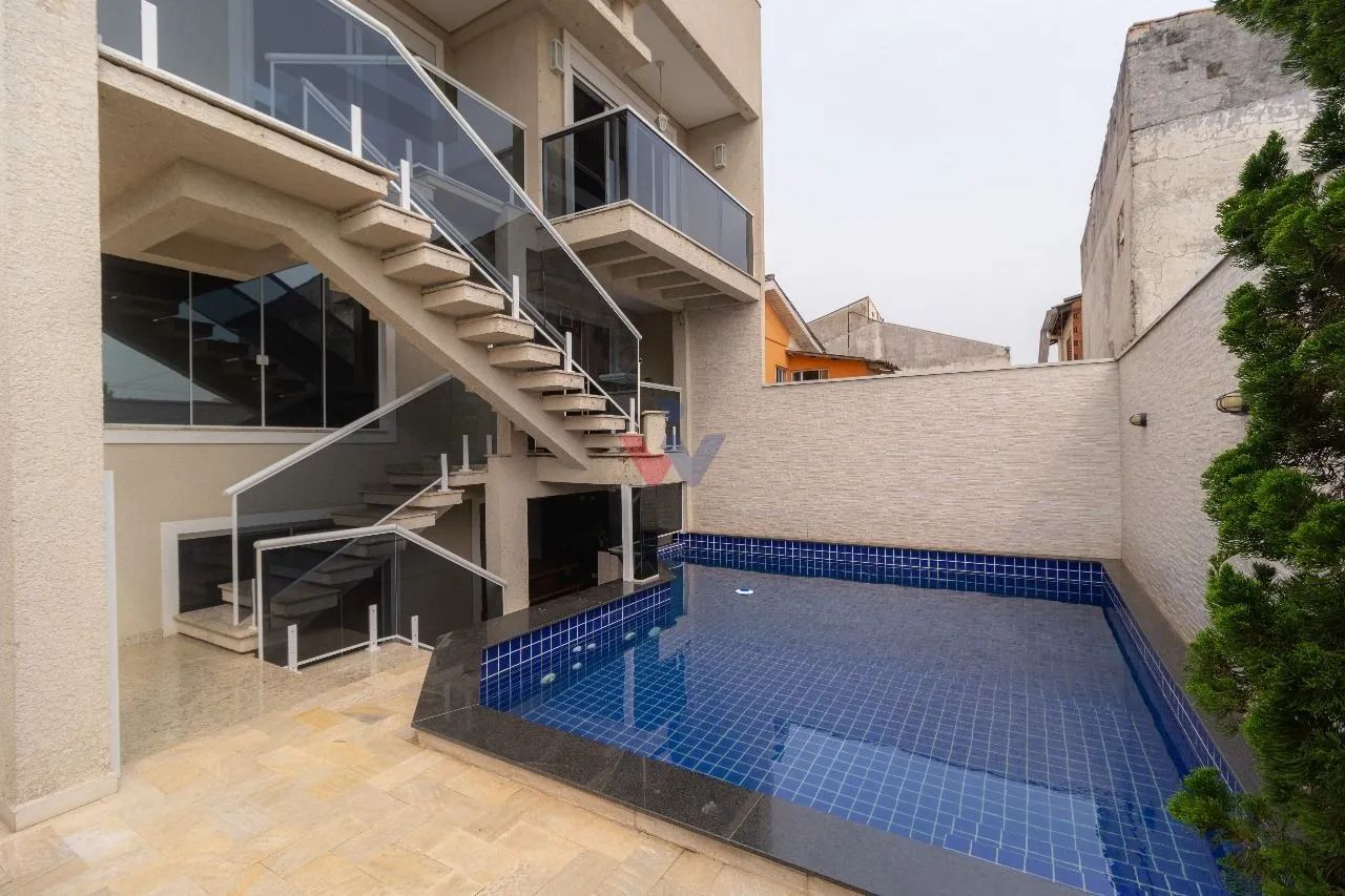 Sobrado Tríplex à Venda no Uberaba com Piscina e Área Gourmet