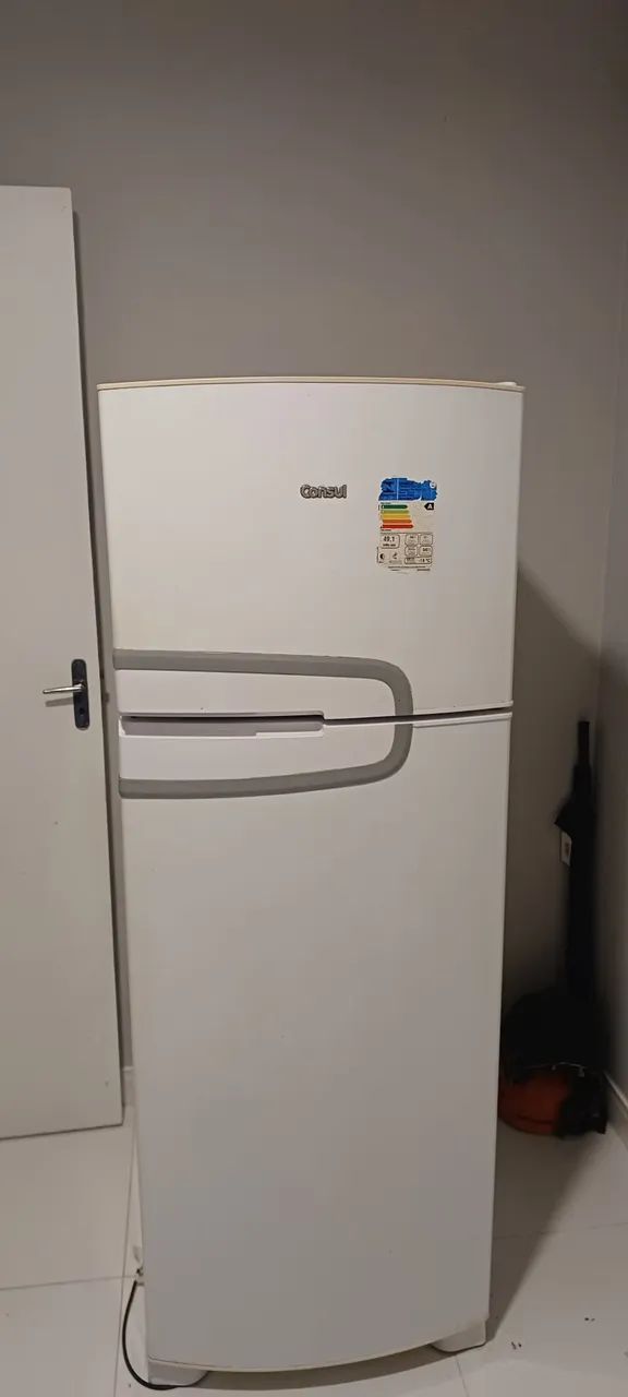 Geladeira Consul 340 litros.