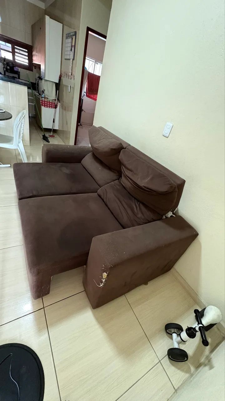 Sofá retrátil 2 lugares para reformar - oportunidade - Foto 4