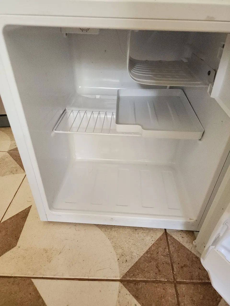 Frigobar Philco 47 Litros - Foto 2