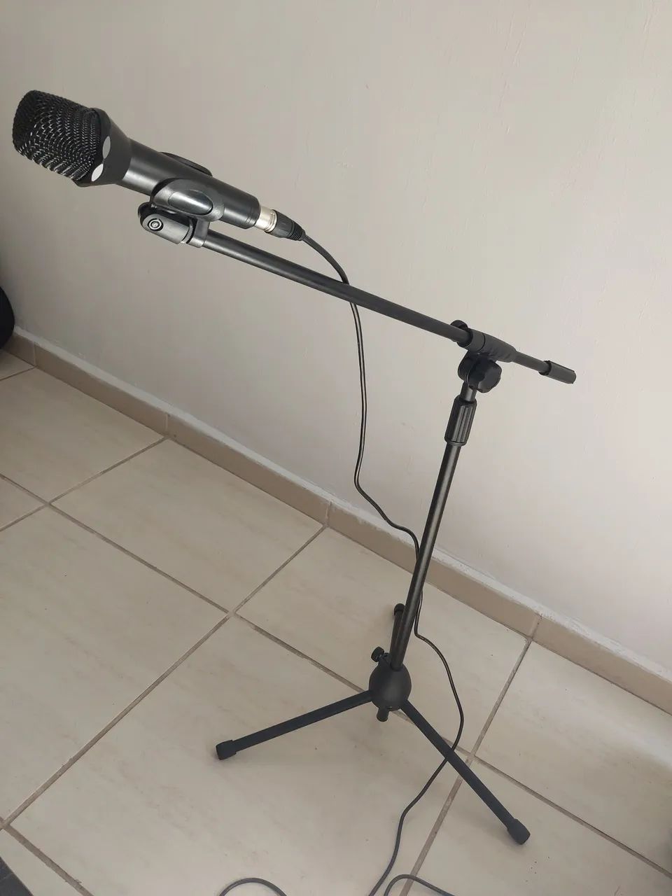 Microfone e pedestal 140 reais