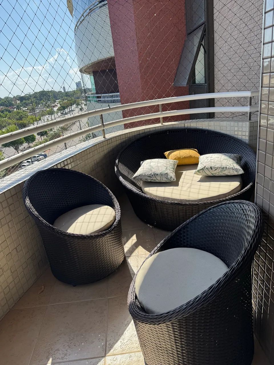 Vendo um kit de namoradeira com duas poltronas - Foto 3