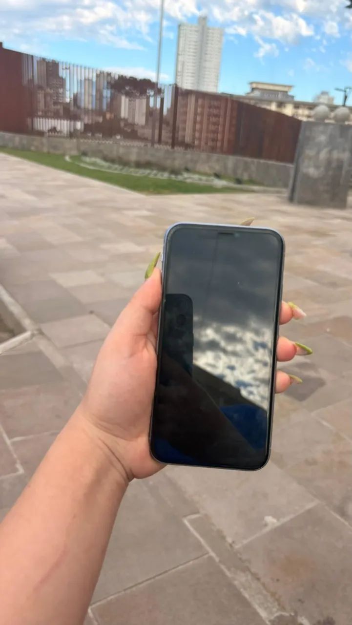 iPhone 11 64 GB - Foto 3