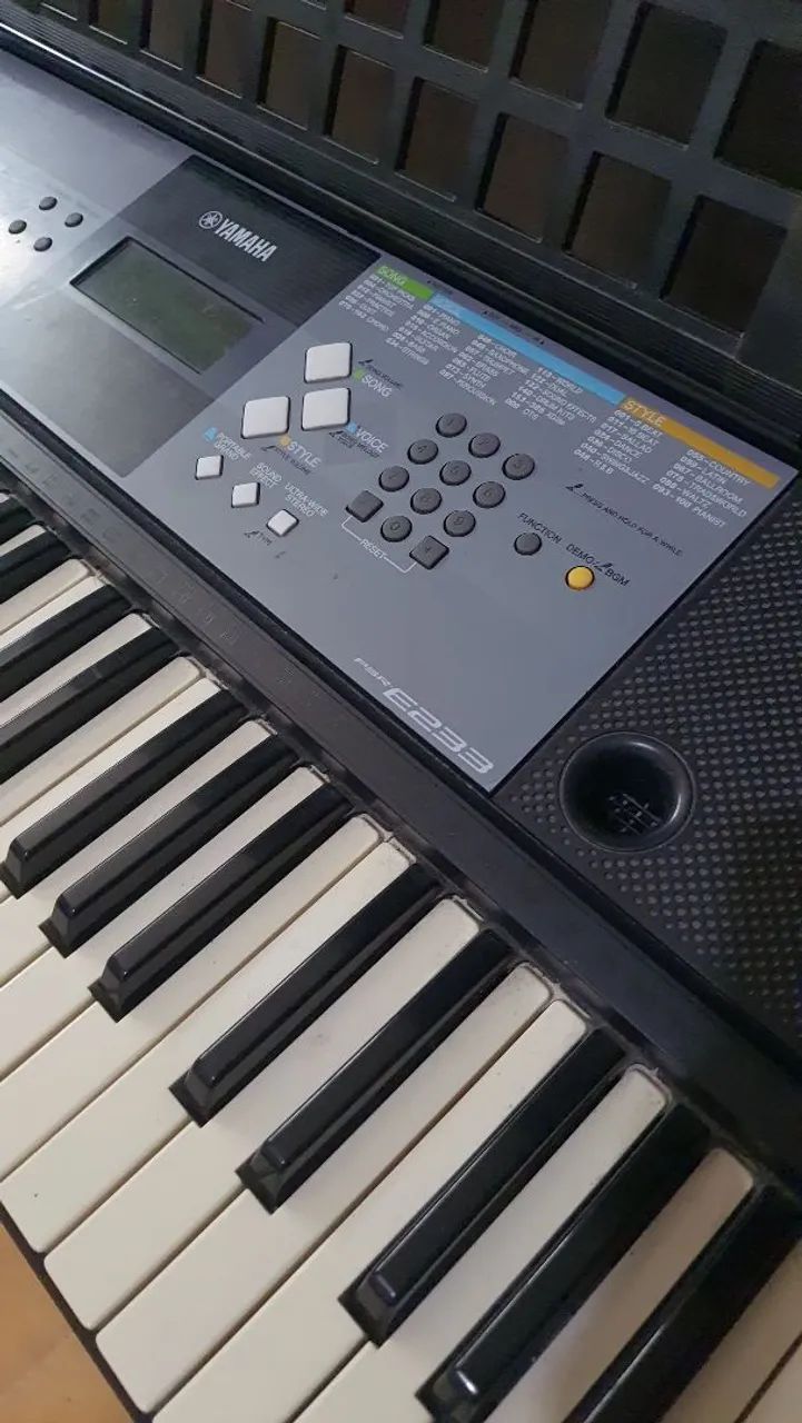 Teclado Yamaha PSR-E233 - Foto 4
