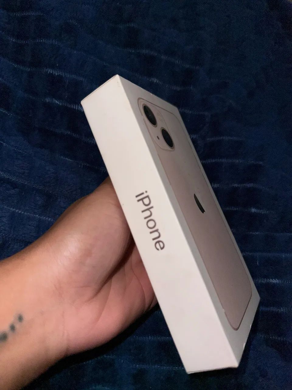 Caixa de iPhone 13 