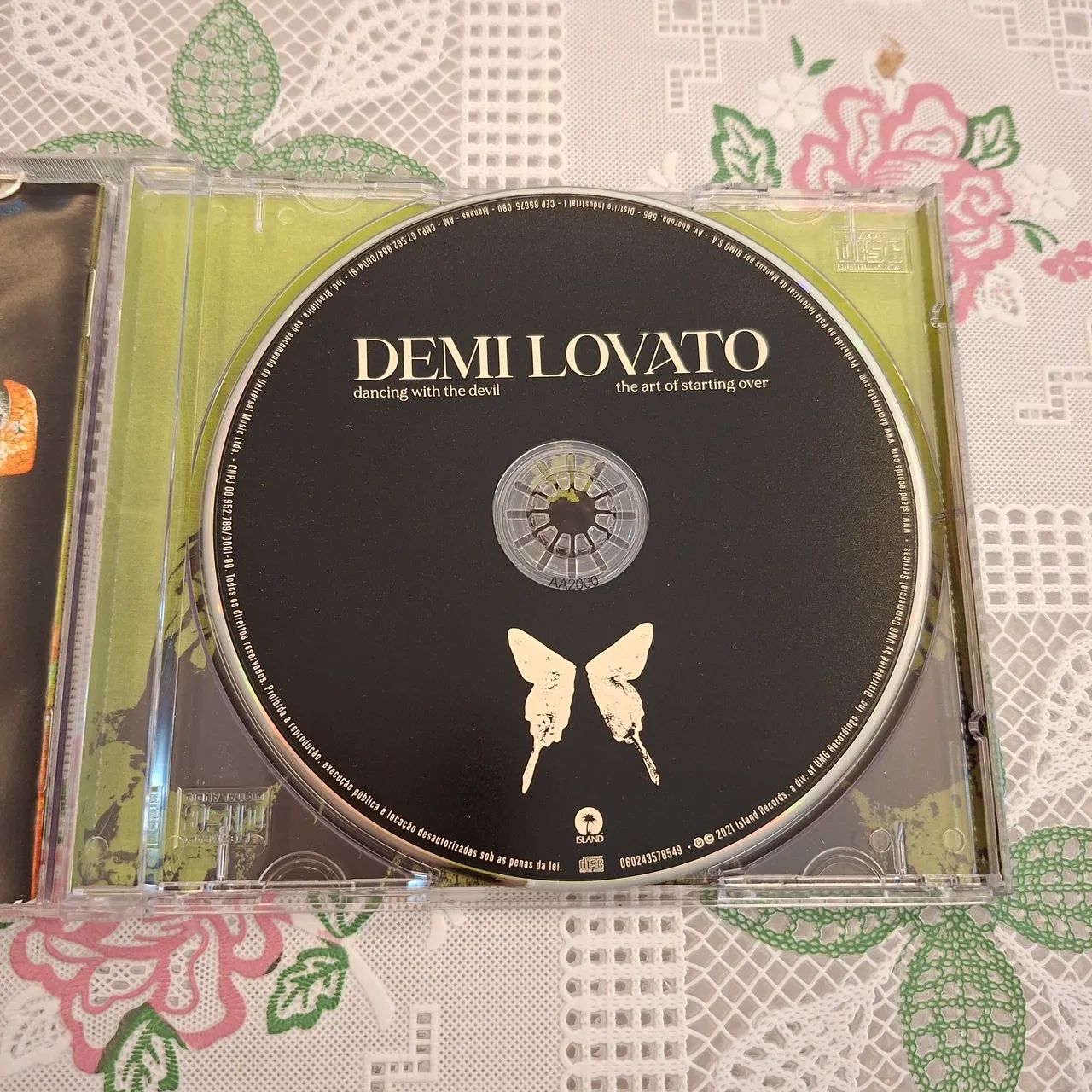 CD Demi Lovato - Dancing With The Devil - Capa VERDE - Foto 3
