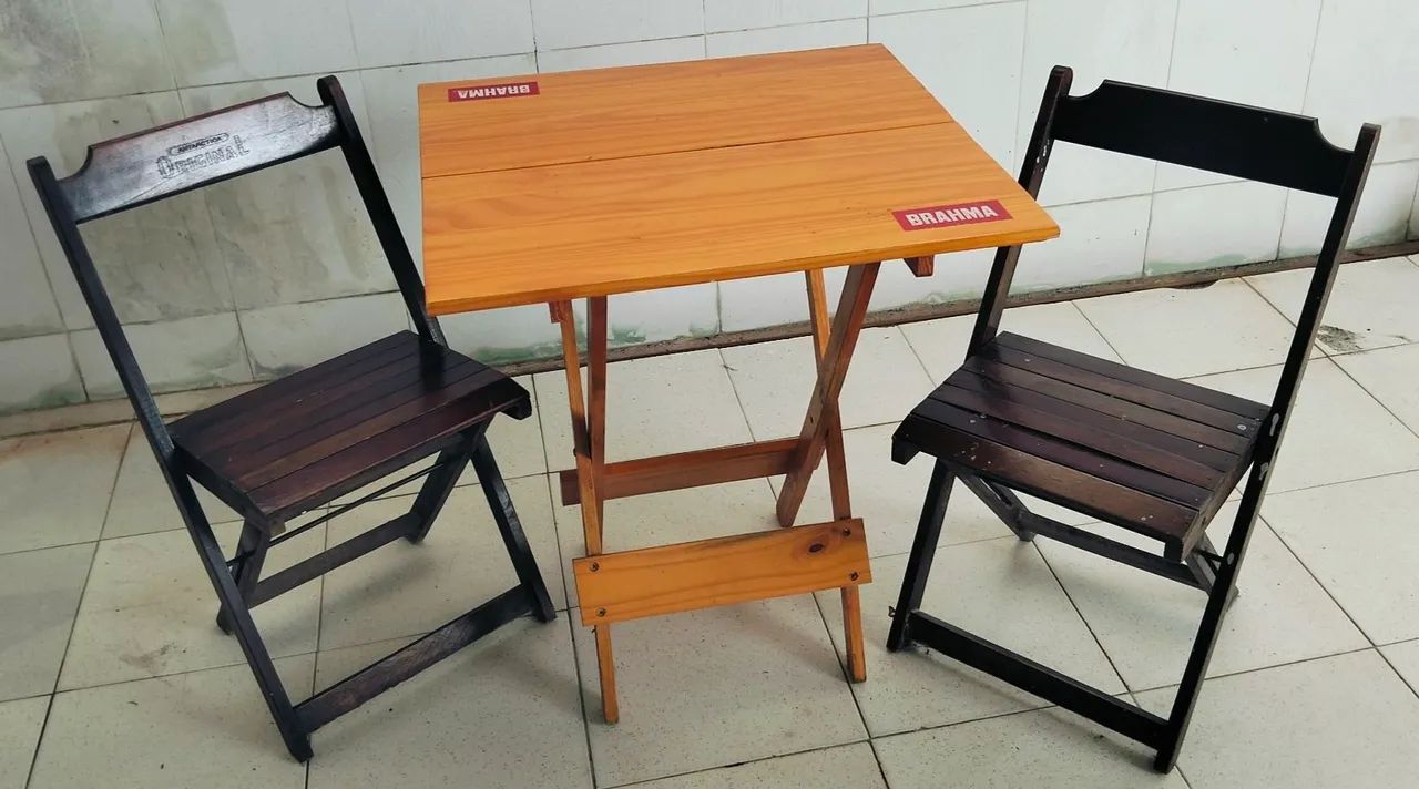 Mesa com 2 cadeiras 