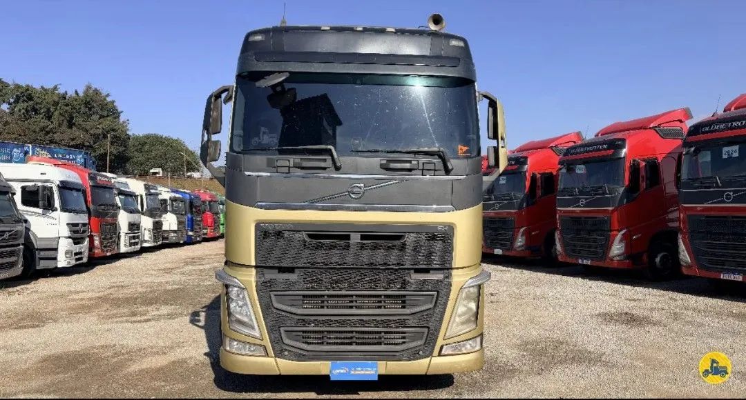 VOLVO FH-460 8X2<br>2016/2017<br>TETO ALTO<br>AUTOMÁTICO - Foto 2
