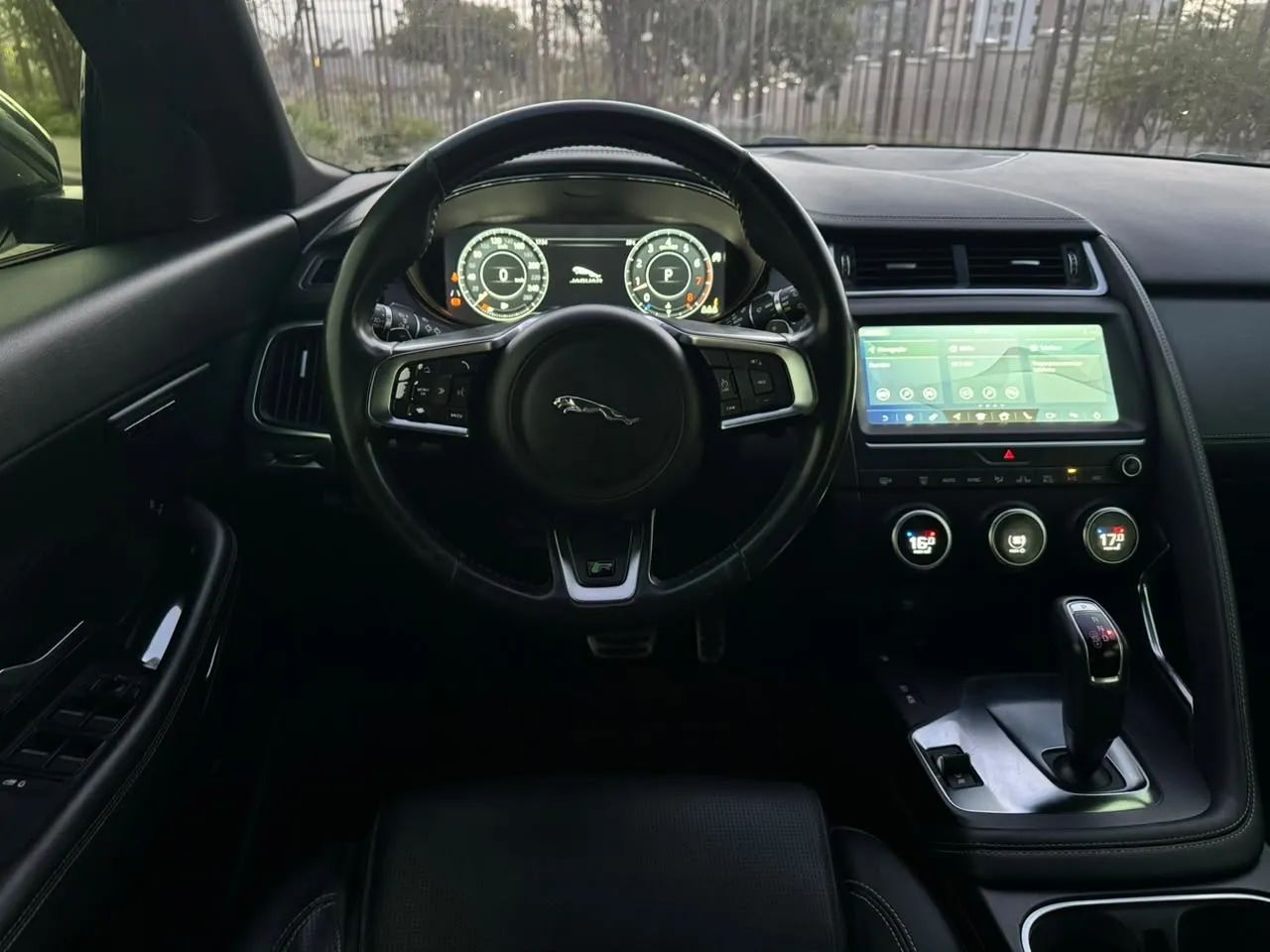 Jaguar E-Pace R-dynamic S 2.0 AWD 249cv Aut. 2019 - Foto 2