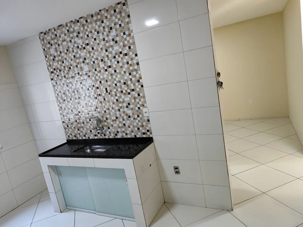 Alugo Apto dois quartos com garagem coberta - Foto 3