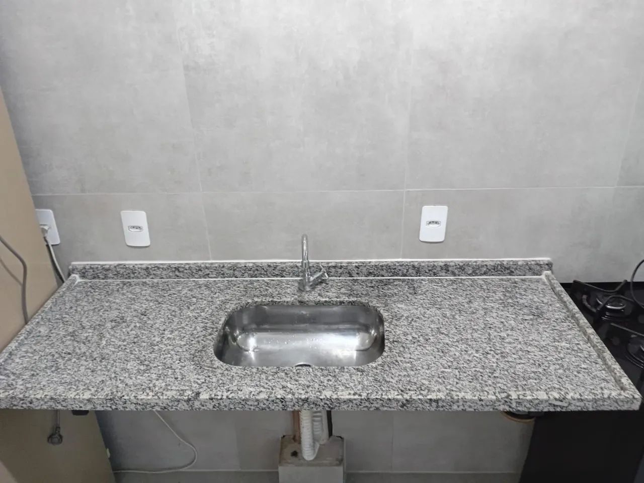Vendo lavatorios e pia novos