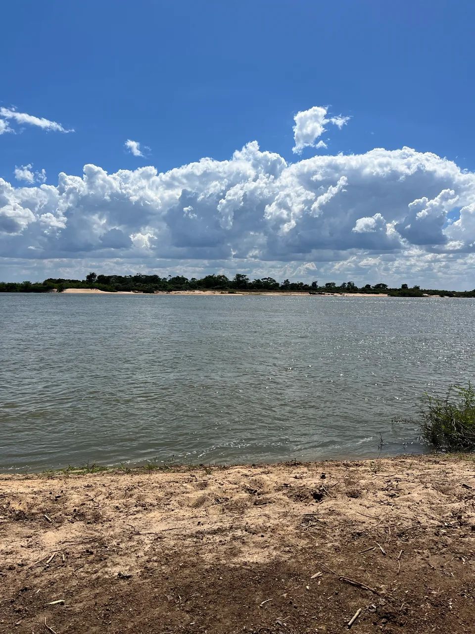 Chácara no Rio Araguaia ( caseara TO )