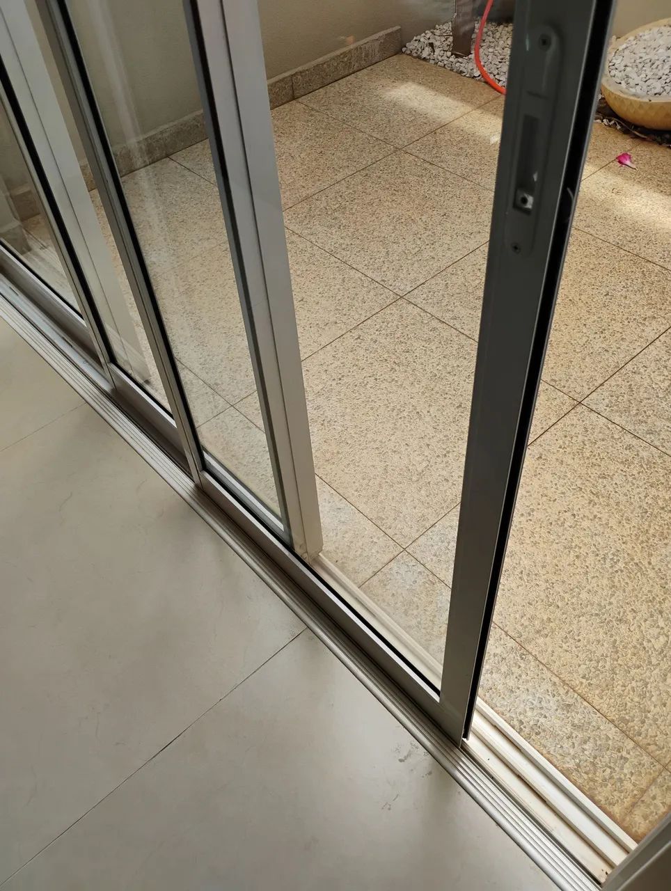 Conserto e Manutenção de portas de correr - Foto 4