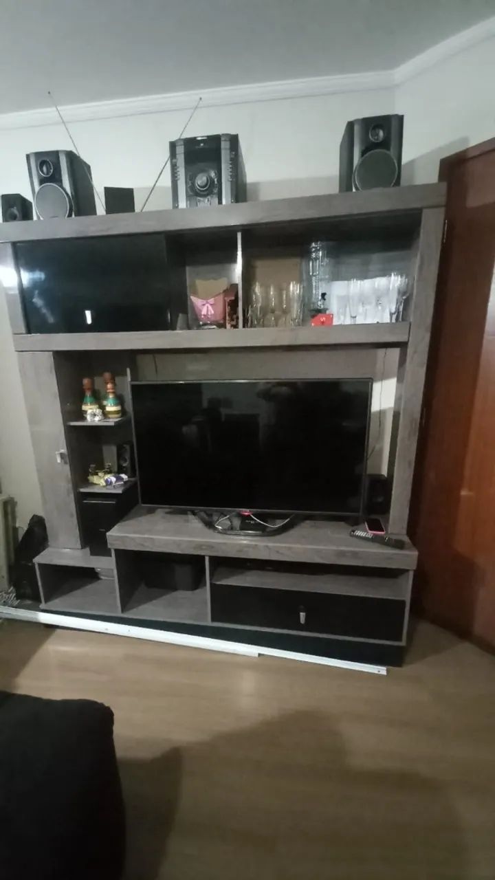 ESTANTE HOME NO TOM CINZA
