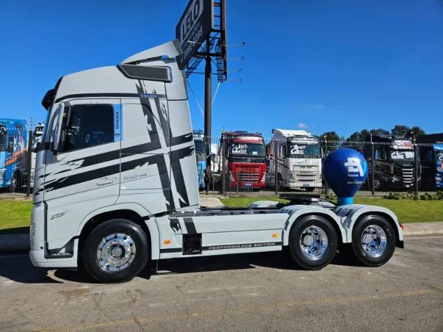 Volvo FH 540 6x4 Bug Leve Globetrotter Ano 24 Mídia Grande Geladeira Mola Freio a tambor - Foto 12