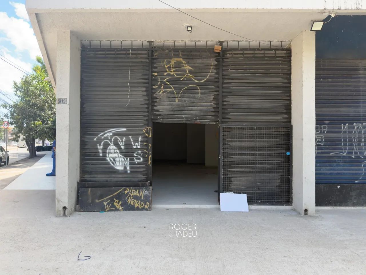 LOJA DE ESQUINA 75M² - JACARECANGA