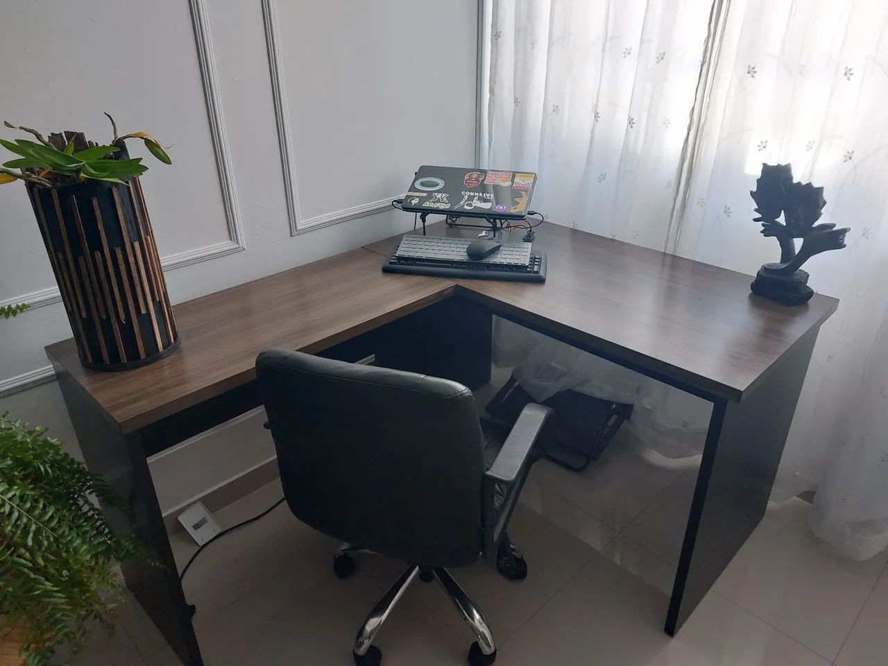 Mesa com cadeira de escritório  - Foto 5