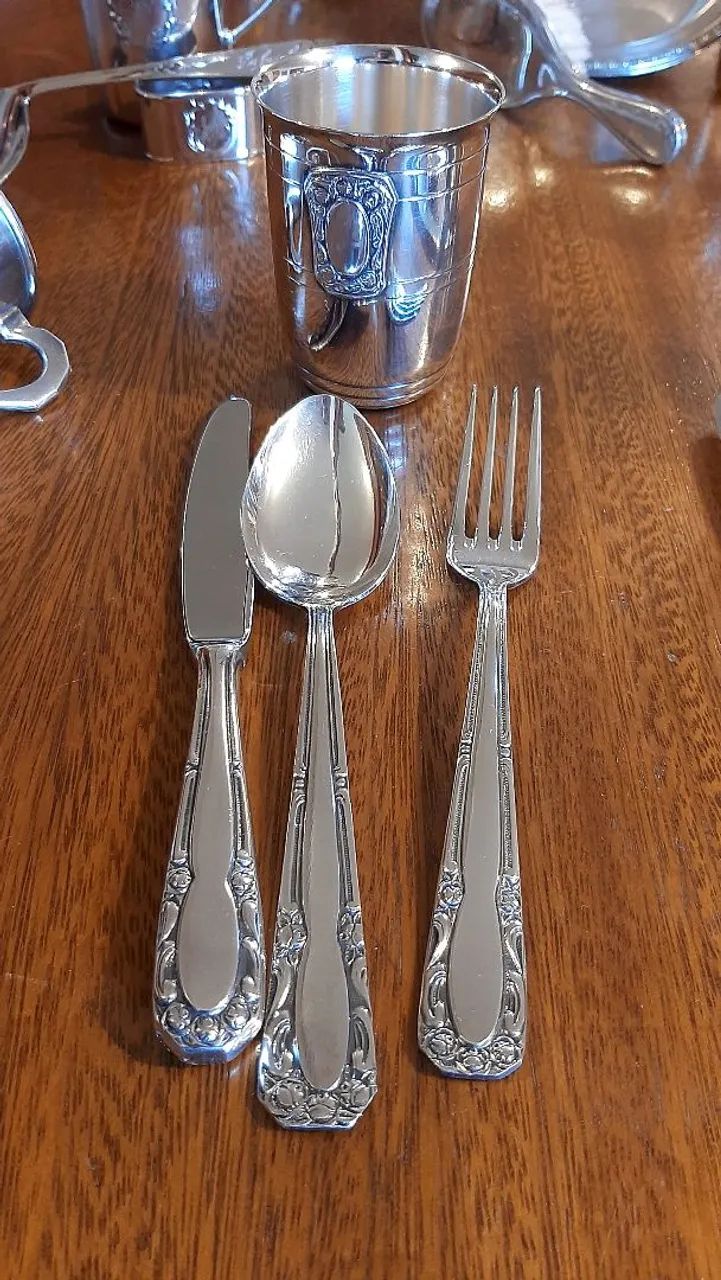 Antigo conjunto refeição para bebê