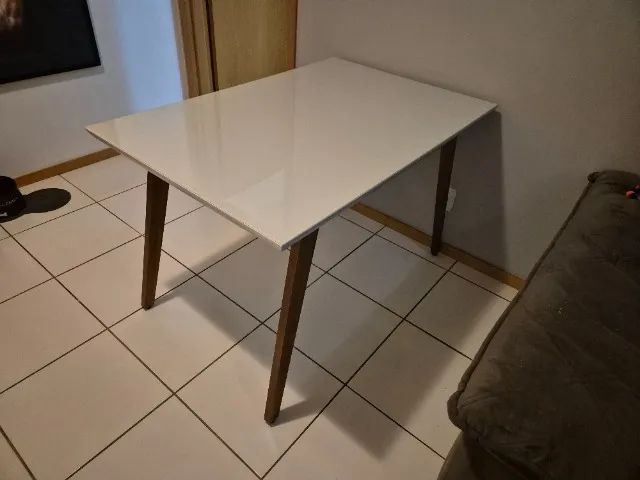 Mesa Atlântida Móveis Laca Off-White com Tampo de Vidro