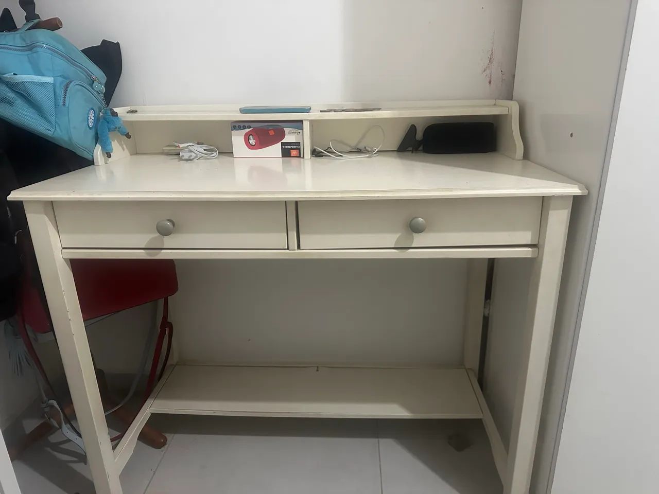 Desk or Dresser407687603296686081