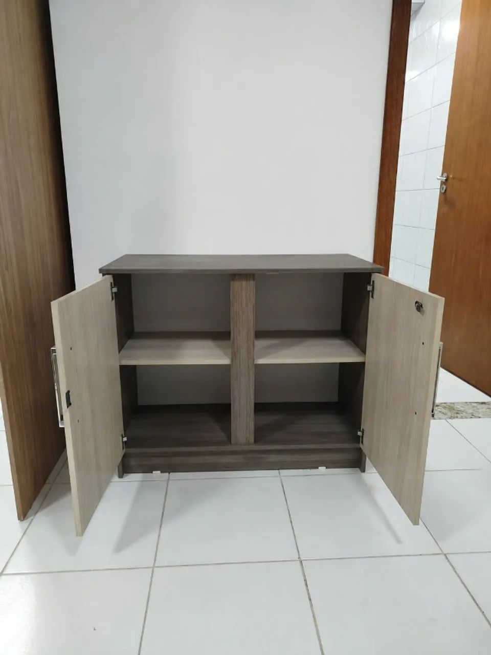 armário baixo com 2 portas 