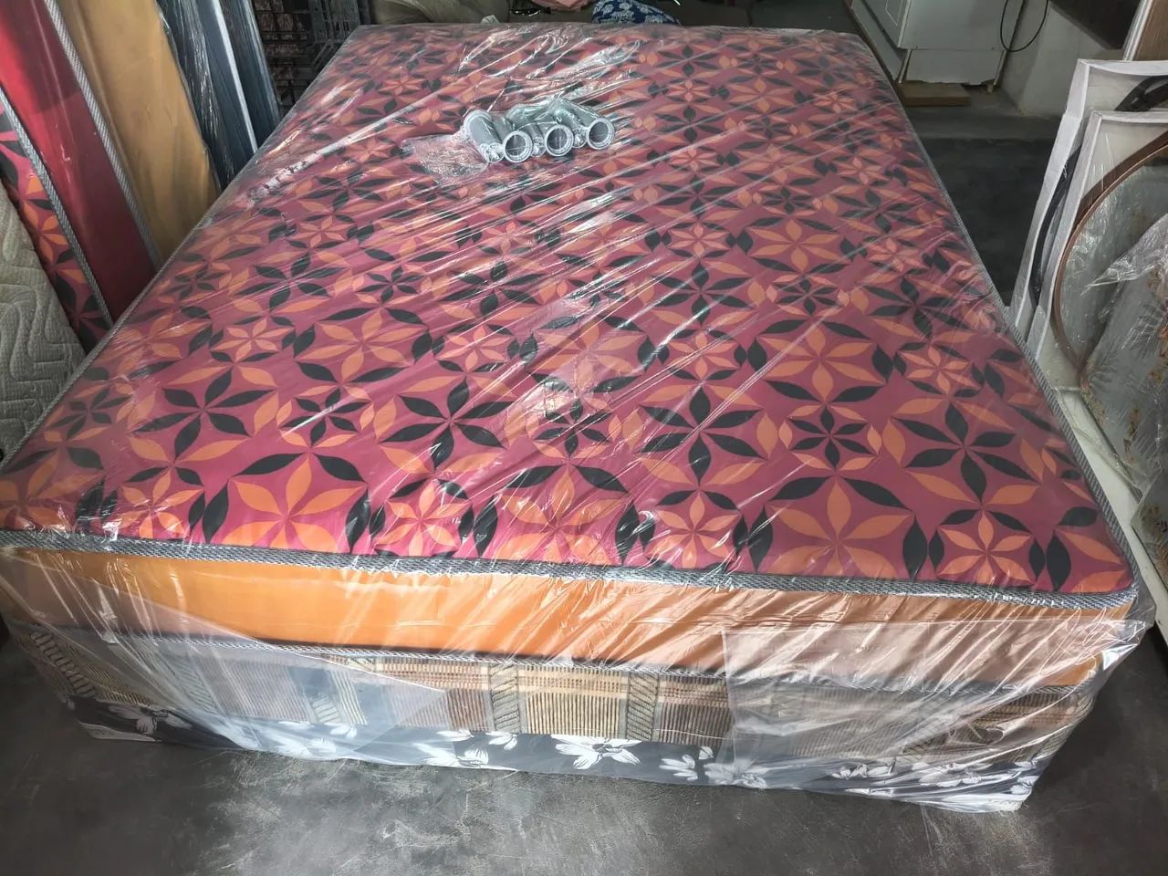 Cama Box casal de molas bonnel( nova) - Foto 2