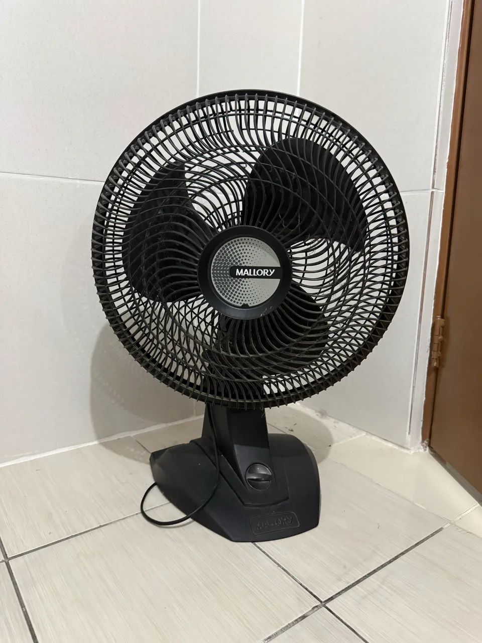 Fan with defective capacitor