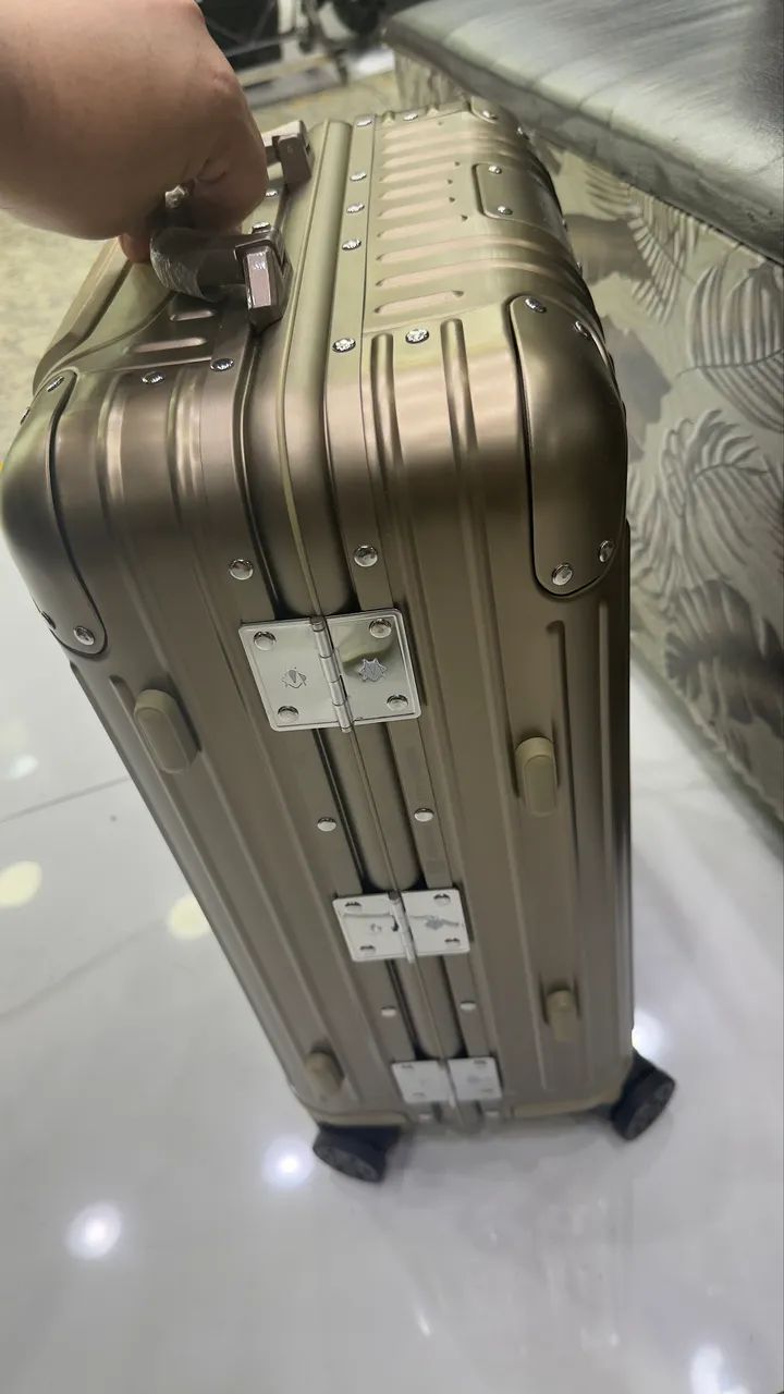 Mala de bordo Rimowa dourada nova  - Foto 3