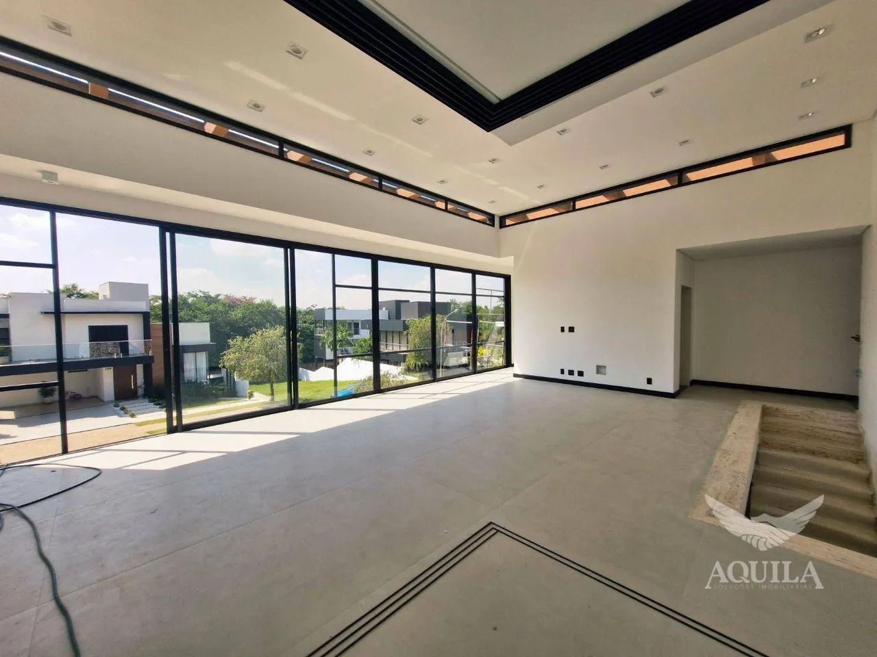SOBRADO NOVO NO ALPHAVILLE 2 COM 4 SUÍTES E PISCINA