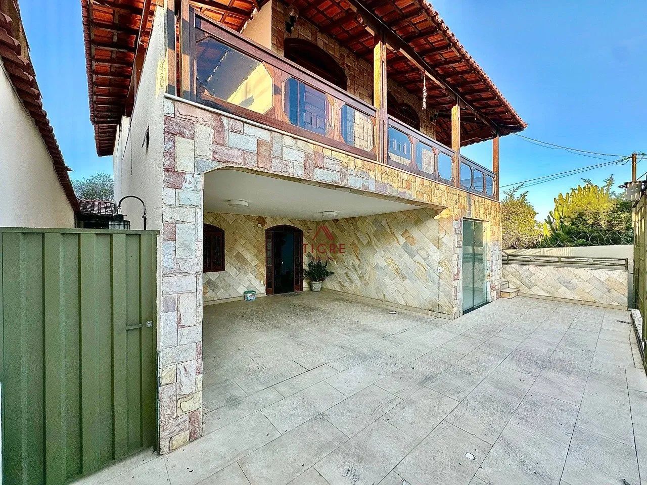 Casa com 4 Quartos para locação, 360m² - Foto 2